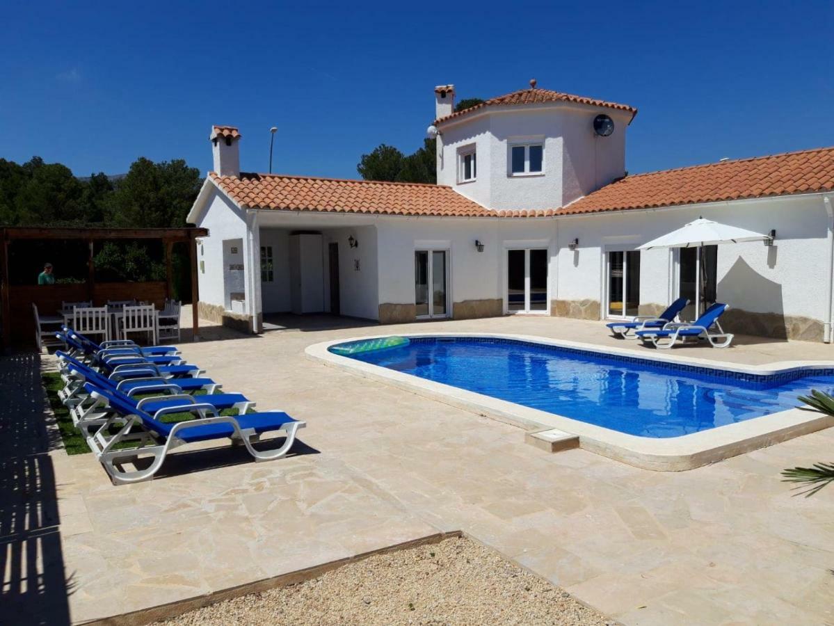 Villa Voor 8 Personen Met Zwembad *