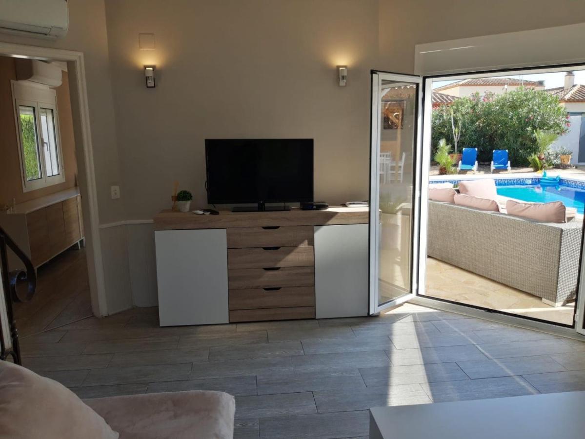 Voor 8 Personen Met Zwembad Calafat